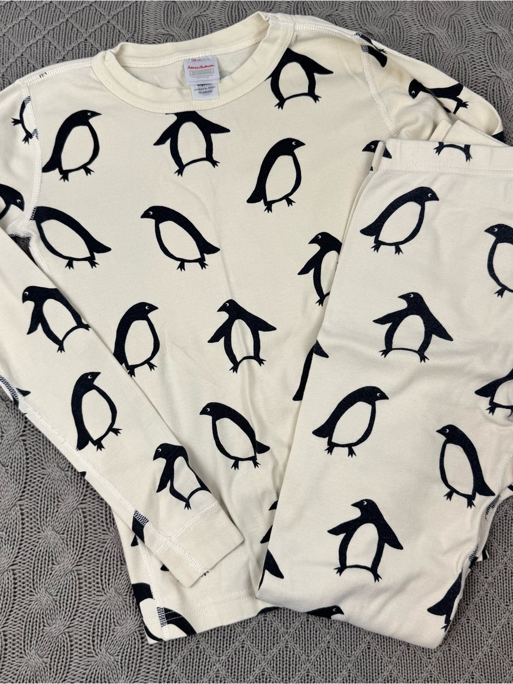 Hanna Andersson Cream Pajama Set with Black Penguin Print ~ 150/12